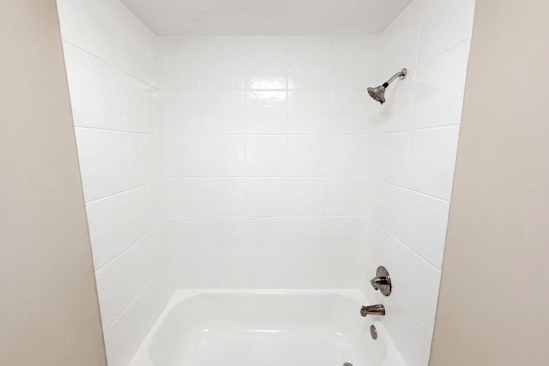 Photo 15 of 23 of 1506 W 16th St, Sanford, FL