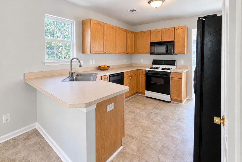 Photo 6 of 31 of 1041 Topaz Ln, Lithia Springs, GA