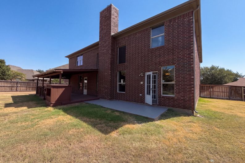 Photo 5 of 31 of 1402 Stone Oak Ct, Cedar Hill, TX