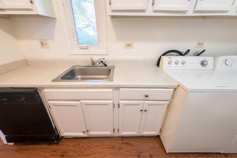 Photo 8 of 26 of 1186 E Azalea Ln, Palatine, IL