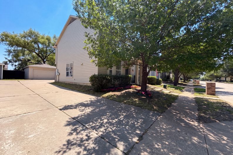 Photo 22 of 26 of 10636 Traymore Dr, Fort Worth, TX