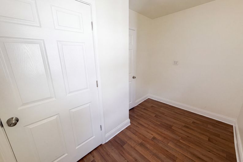 Photo 10 of 17 of 21420 Jefferson St, Farmington Hills, MI