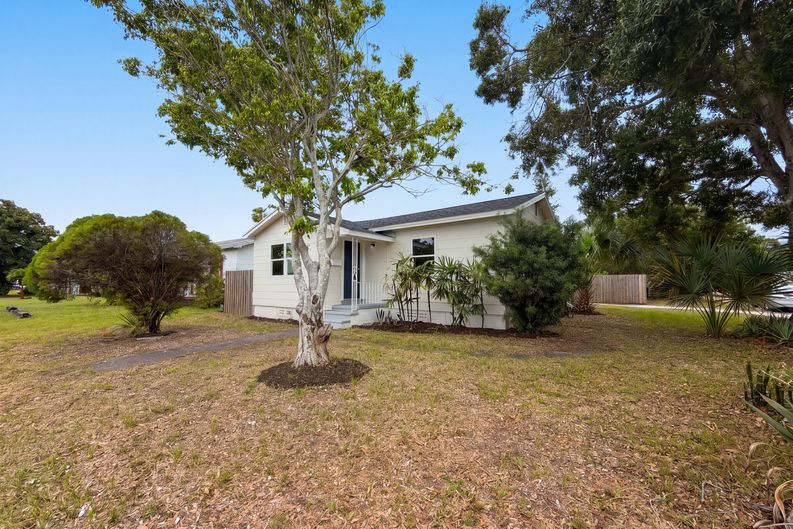 Photo 19 of 21 of 2596 38th Ave N, Saint Petersburg, FL