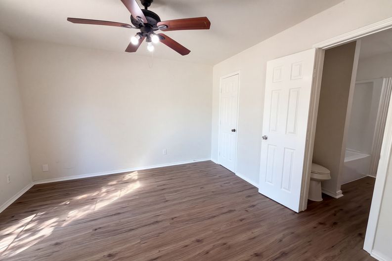 Photo 4 of 29 of 1710 Cumberland Dr, Garland, TX