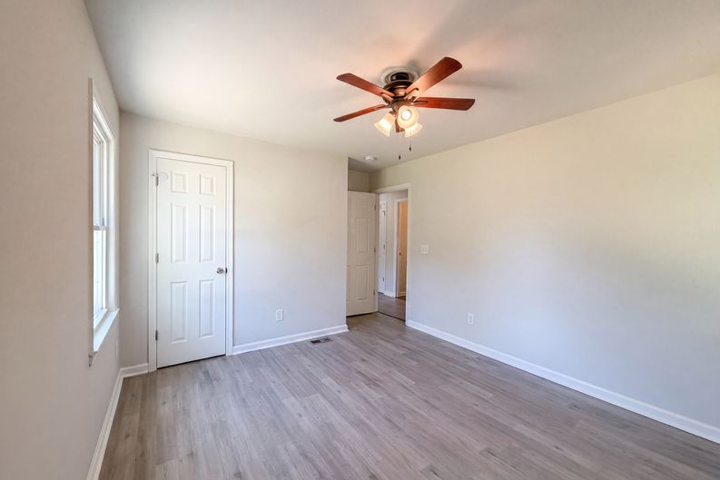 Photo 11 of 19 of 1036 E Commerce St, Lewisburg, TN