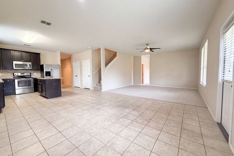 Photo 3 of 19 of 679 Trinity Mdw, San Antonio, TX