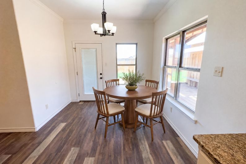 Photo 7 of 27 of 8809 10th St, Lubbock, TX