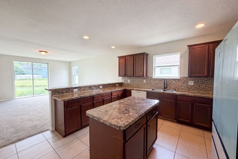 Photo 11 of 22 of 4876 Grassy Knoll Dr, Tavares, FL
