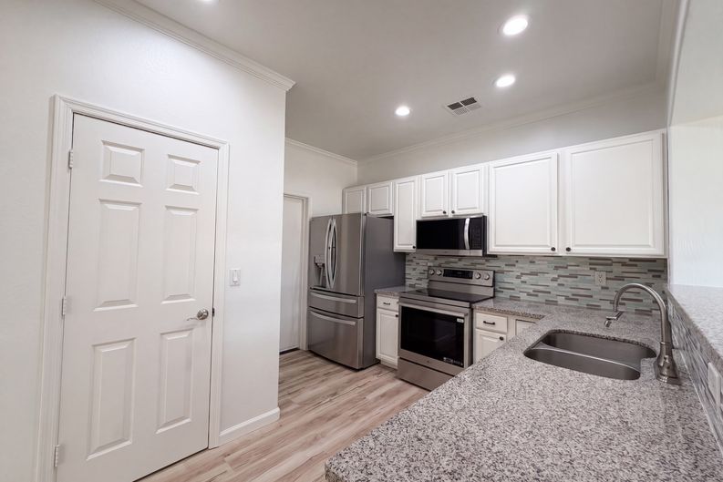Photo 10 of 31 of 5641 S 10th Dr, Phoenix, AZ