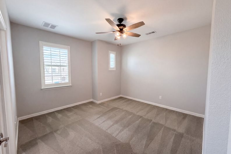Photo 9 of 37 of 11509 Misty Ridge Dr, Roanoke, TX