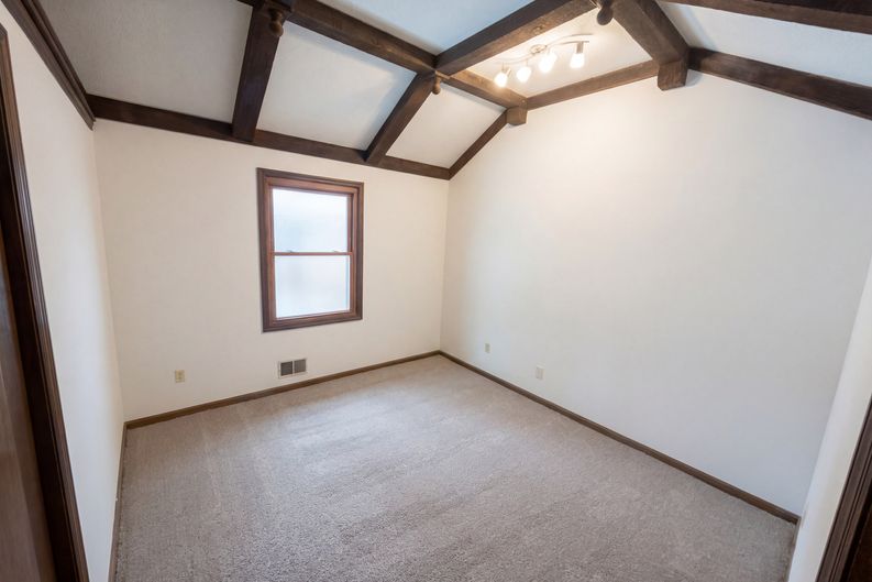 Photo 16 of 26 of 6811 Kingman Dr, Indianapolis, IN