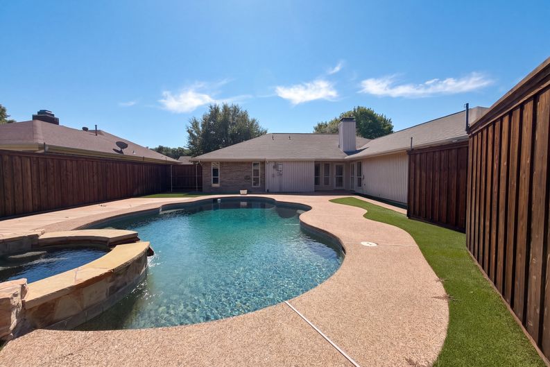 Photo 15 of 17 of 711 Rush Creek Dr, Allen, TX