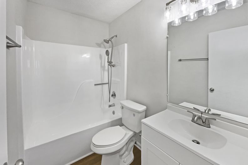 Photo 5 of 18 of 4051 Gordon Ct, Winston Salem, NC