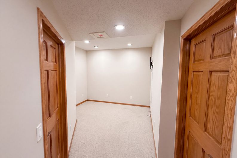 Photo 22 of 35 of 3264 Richmond Alcove, Woodbury, MN