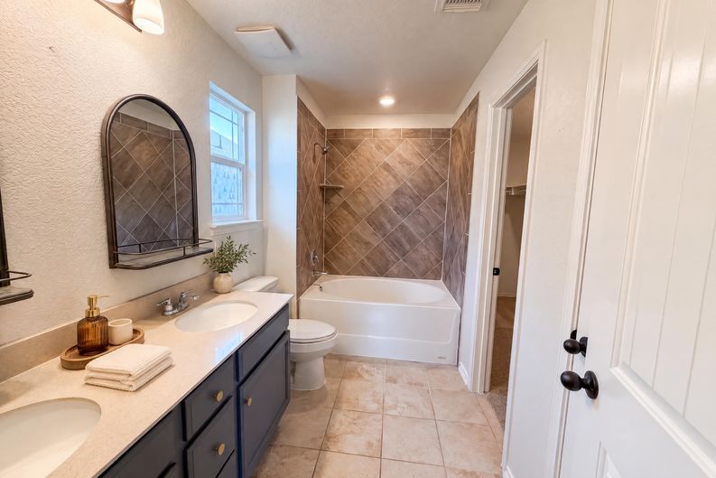 Photo 11 of 19 of 252 Sage Derby Dr, Hutto, TX