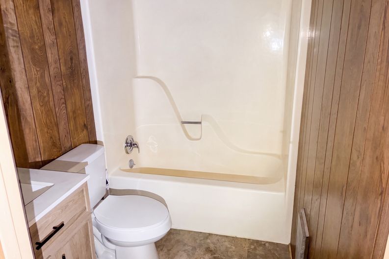 Photo 11 of 23 of 816 Hilltop Ln, Mount Jackson, VA