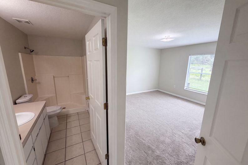 Photo 9 of 27 of 37209 Grassy Hill Ln, Dade City, FL