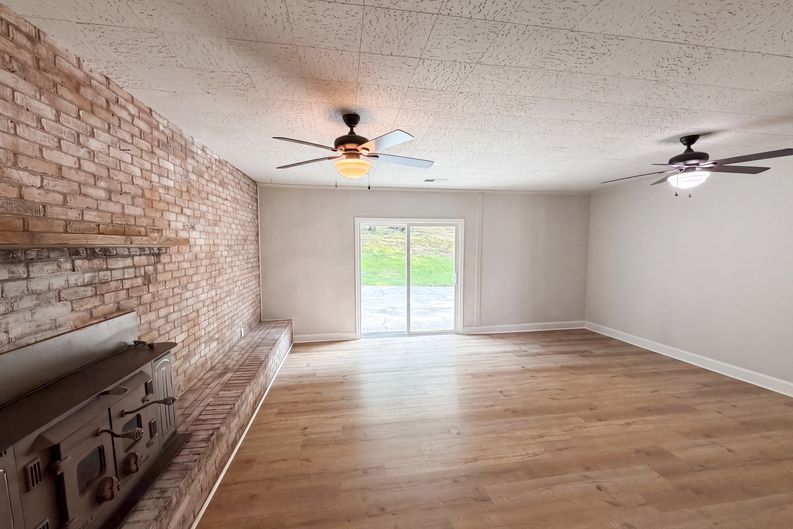 Photo 6 of 17 of 529 Timberlane Dr, Mount Holly, NC