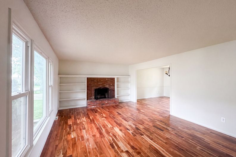 Photo 3 of 39 of 14224 S Raintree Dr, Olathe, KS