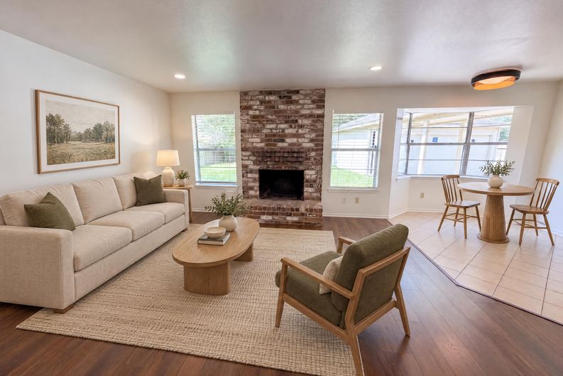 Photo 16 of 21 of 6910 Vialinda Dr, Houston, TX
