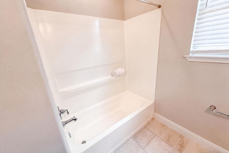 Photo 10 of 18 of 306 Duroc Dr, Hutto, TX