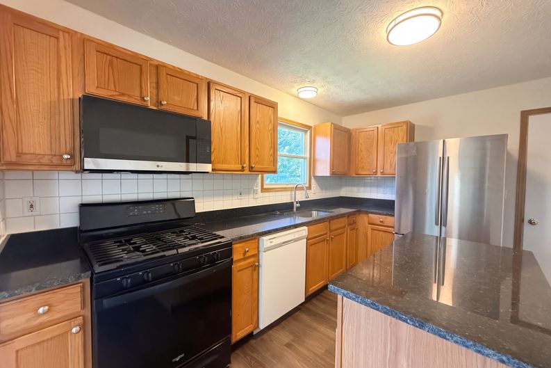 Photo 8 of 26 of 1150 Moneca St, Blacklick, OH