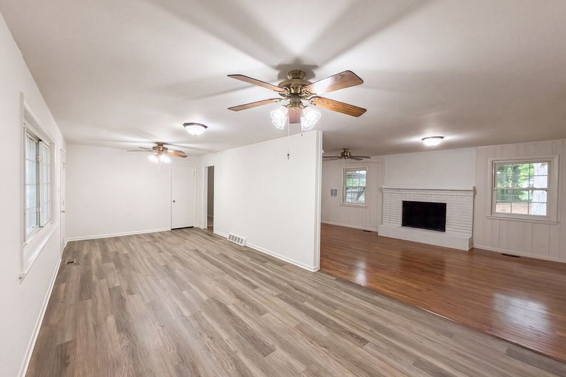 Photo 6 of 24 of 210 Pinewood Ln, Stockbridge, GA