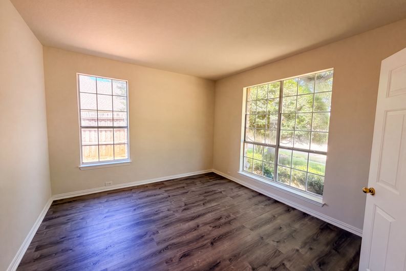 Photo 10 of 22 of 3106 Westshore Dr, Rowlett, TX