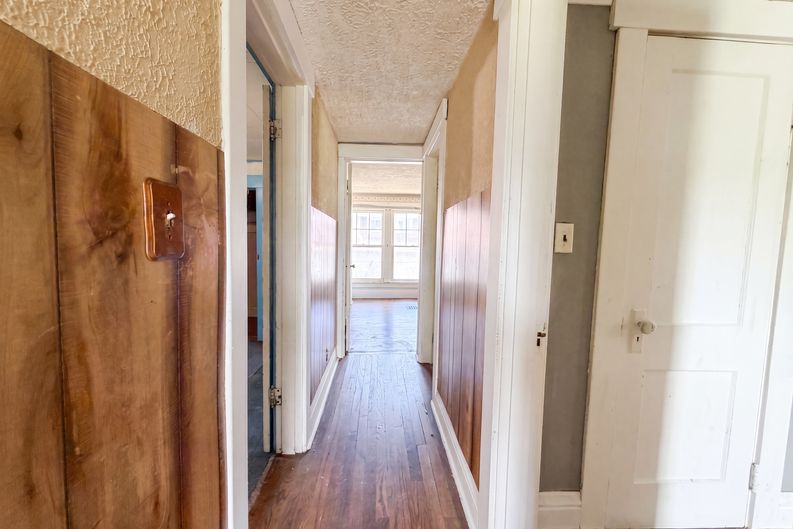 Photo 11 of 27 of 2670 Fern Ave, Columbus, OH