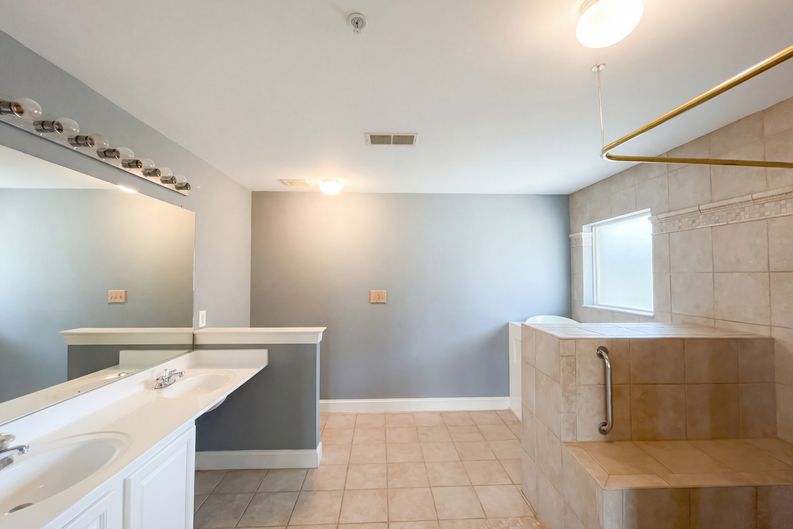 Photo 6 of 46 of 14214 Cold Harbour Dr, Accokeek, MD
