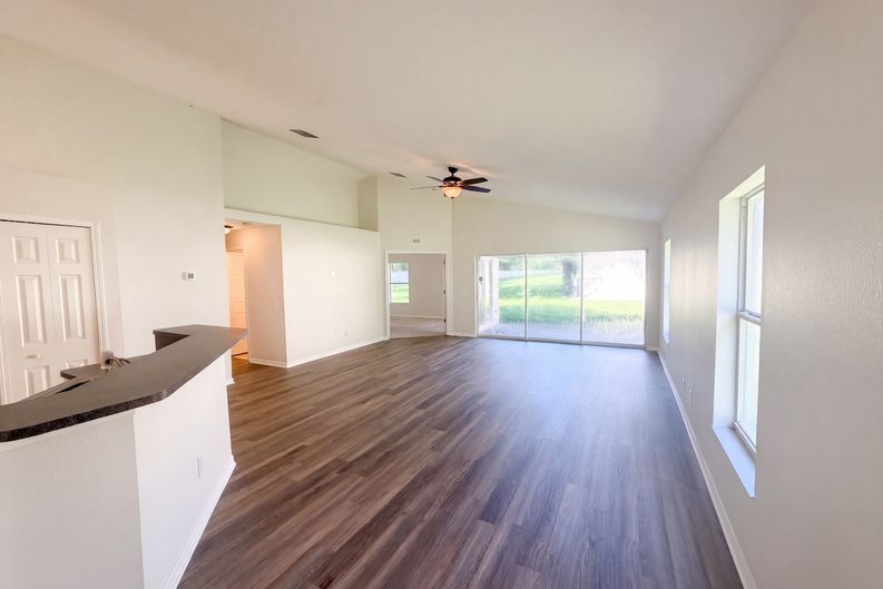 Photo 14 of 34 of 16005 Stags Leap Dr, Lutz, FL