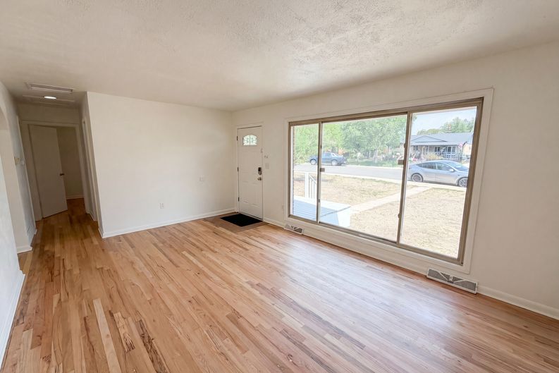 Photo 3 of 23 of 9190 Cypress Dr, Thornton, CO