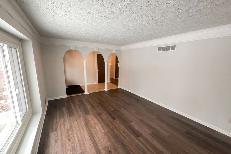 Photo 8 of 26 of 6811 Kingman Dr, Indianapolis, IN