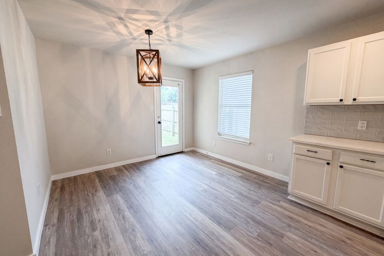 Photo 9 of 16 of 1076 Shadow Creek Blvd, Buda, TX