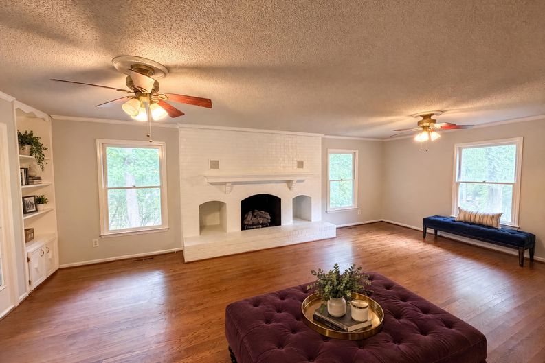 Photo 3 of 22 of 3029 Southampton Cir, Gastonia, NC