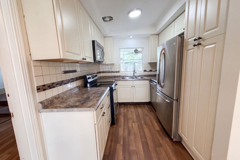 Photo 6 of 22 of 409 Berwick Ave, Temple Terrace, FL