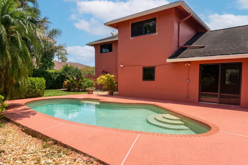 Photo 38 of 47 of 118 Waterway Rd, Royal Palm Beach, FL