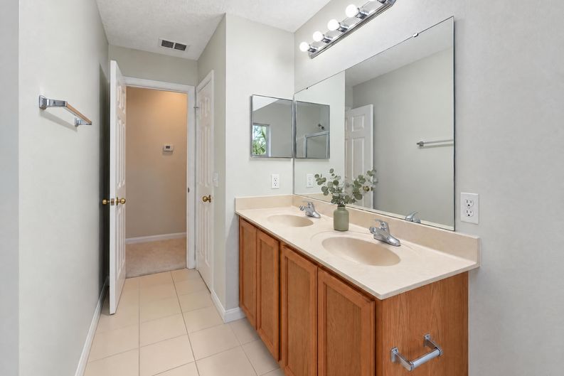 Photo 20 of 26 of 2474 Mallow Oak Ct, Apopka, FL