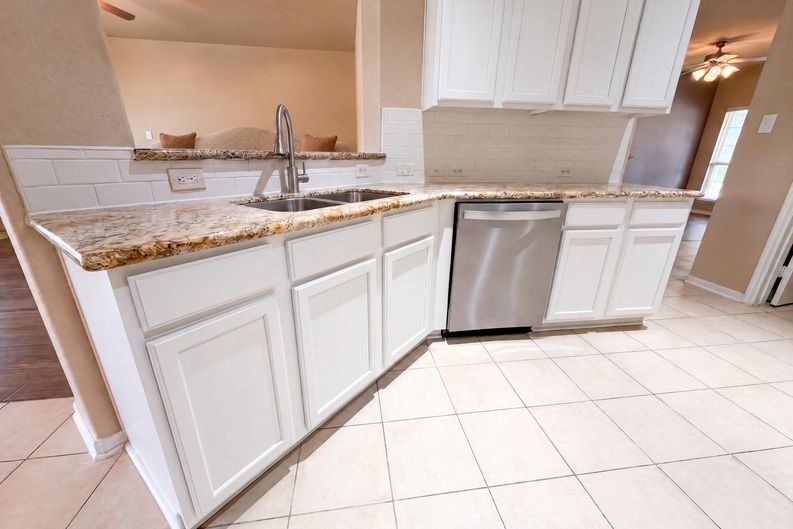 Photo 7 of 29 of 7002 Crockett Ridge Dr, Richmond, TX