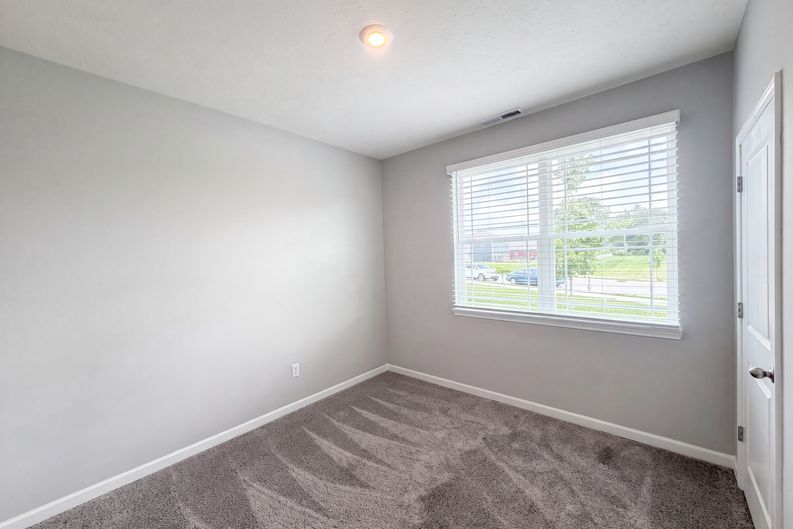 Photo 11 of 19 of 1671 Fairmount Dr, Greenfield, IN