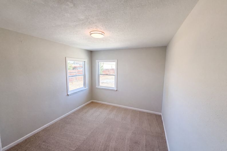 Photo 13 of 19 of 1374 El Nita Ln, Hemet, CA