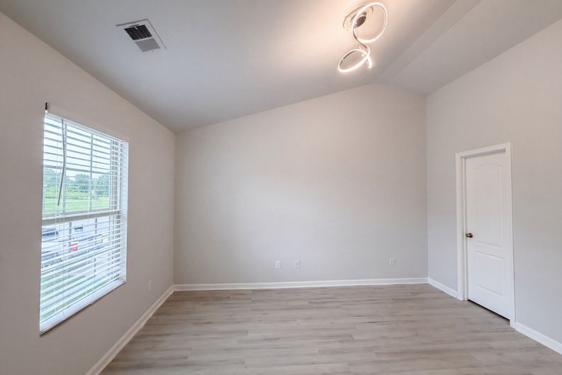 Photo 4 of 21 of 7329 Hidden Creek Dr, Charlotte, NC