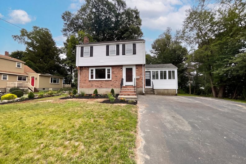 Photo 22 of 28 of 48 Woodlawn St, Randolph, MA