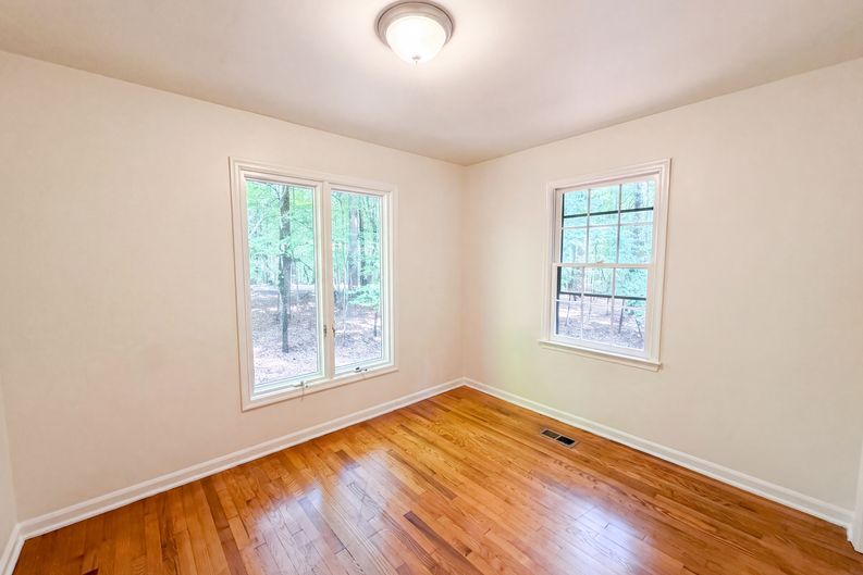 Photo 4 of 18 of 204 Boulder Bluff Trl, Chapel Hill, NC