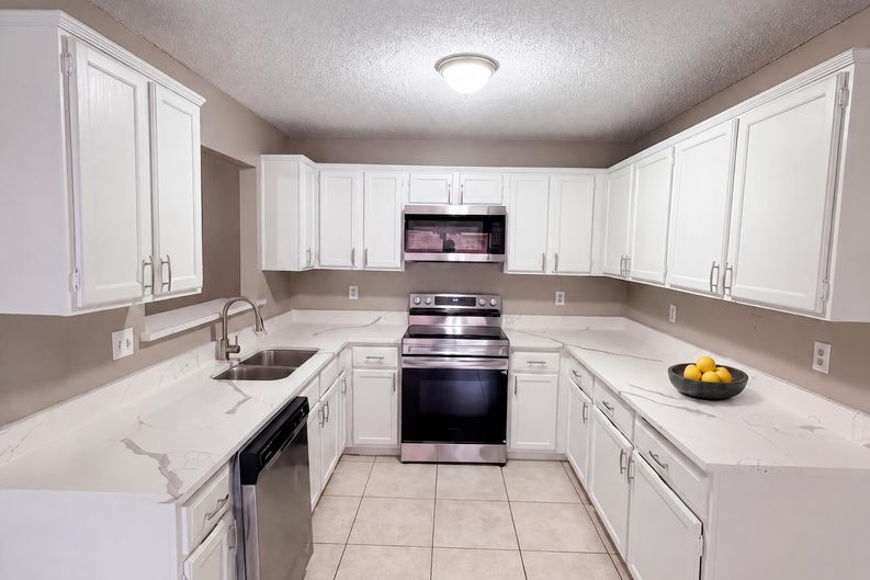 Photo 8 of 24 of 1633 San Francisco St, Carrollton, TX