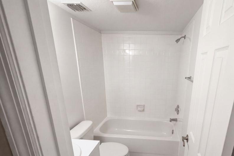 Photo 11 of 19 of 1538 N Lawnwood Cir, Fort Pierce, FL