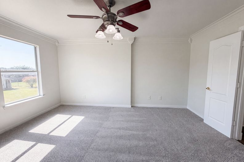 Photo 11 of 21 of 3940 Victory Ct, Midlothian, TX