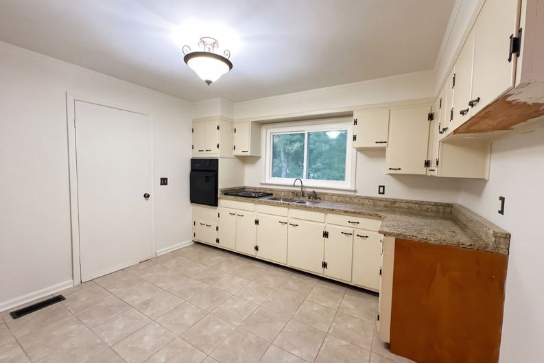 Photo 6 of 12 of 718 S Lovell Ave, Chattanooga, TN