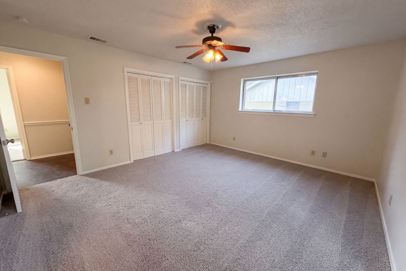 Photo 4 of 24 of 821 Glen Oaks Blvd, Dallas, TX