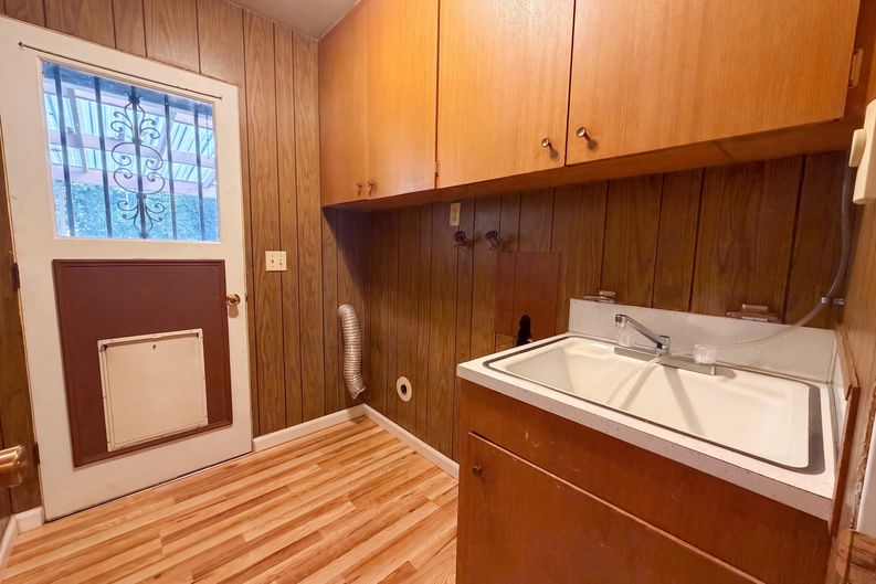 Photo 17 of 18 of 10235 NE Thompson St, Portland, OR